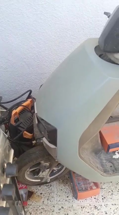 ن بامطور شحن السعر 250 وبي مجال ناقصه باتريات المطور كلشي ما بي نضيف بس  صاله شهر متروك لين باتريات ما بي توصل خاص او واتساب ***********
