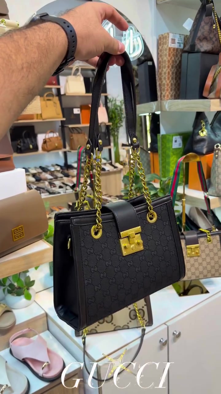 جودة تشعر بها 
‎ ✨ حقيبة كوجي بأحدث موديل ✨
كوالتي عالي وتفاصيل تخبل 😍
🎁 مع تغليف كامل
أناقة وفخامة بكل تفصيلة 🤎

واتساب ***********
توصيل كل العراق 5 الاف
 بغداد العامريه_شارع العمل الشعبي_عمارة المصطفى📍 ,#حقائب

نص مكتوب في الصور:
- GUCCI