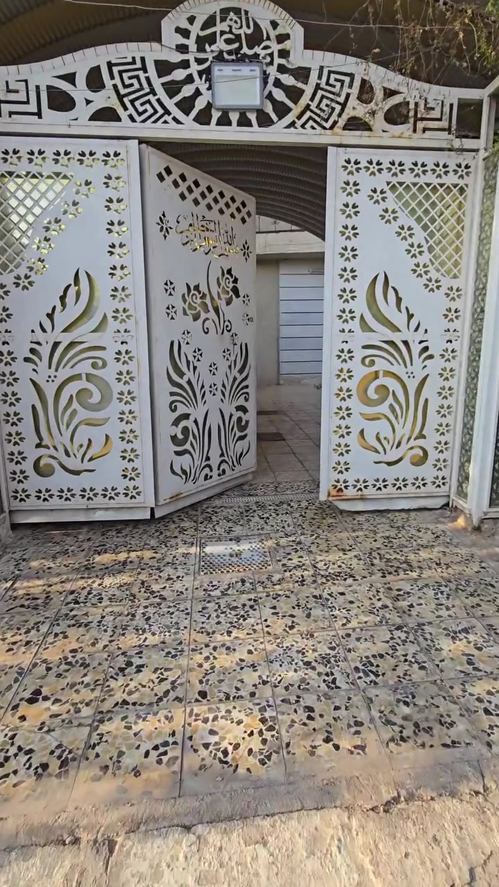 🏠 بيت للبيع في العمارة – ميسان | دور النفط – دور الـ16
بيت طابو، موقع جيد وواسع ومنطقة هادئة، مكوّن من طابقين:
🔹 الطابق الأول – بناء 2010: غرفتين نوم، صالة، ديوانية، مطبخ، منور، مخزن داخلي، صحيات داخلية وخارجية.
🔹 الطابق الثاني – بناء 2016: غرفتين كبار، صالة، مطبخ، ديوانية وصحيات بناء حديث.
🔹 إضافات البيت: مخزن فوق ، طرمة كبيرة، حديقة، كراج، بالإضافة إلى حديقة وكراج مقابيل البيت.
💰 السعر المطلوب: 400 مليون دينار.
🏦 بذمة العقار 70 مليون دينار لشركة النفط على شكل أقساط سنوية، القسط مليونين ونصف سنويًا.
📍 العنوان: ميسان – العمارة – دور النفط – دور الـ16
متواجد ماسنجر او ***********
