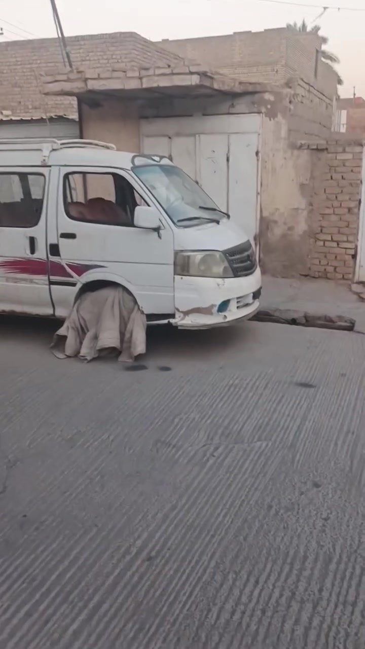بيت للبيع حي العمال المساحه 300م مقابل مدرسه الصفوه الهليه الستفسار ***********
