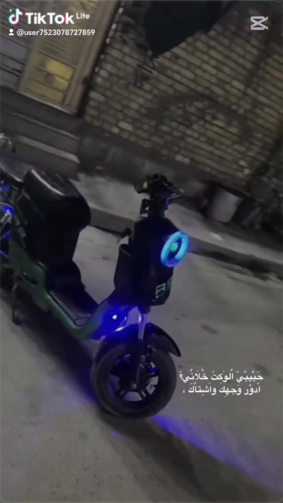 سلام عليكم اخوان عندي دراجه شحن R9 للبيع كلش ما ناقصه بطاريات كلنهن يقرن 12 فولتيه بس وحد ١١ يعني بعدهن بلاد تمشي خير من الله  كلش شغال خير من الله وكو بيه فيشه احتياط اذا خلصت شحن  بيه بصمه ونذار سرقه قفل ستيرن نظام  البك R هورن اشياير جدد تجوه الي وره الراكب  مبدله  البريكات شغلات  السعر ٢٨٠.قفل وعلي ماكو هيج سعر ودراجه بطاريات جدد  مكان بغداد بلديات تقاطع الكهرباء
الرقم *********** للفضل متواجد ماسنجر أكثر شي
