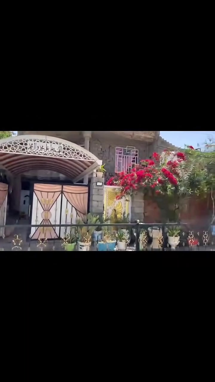 دار مساحة 200 متر طابو صرف حي العصري طابقين يتكون من 5 غرفه نوم وصاله ومطبخ وستقبال وهول ومجمع صحيات موقع جيد سعر ١٨٥ مليون اتصال ***********
