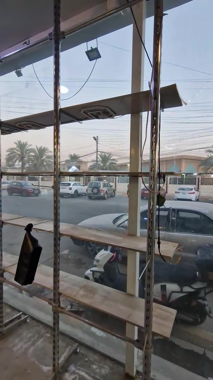 السلام عليكم رفوف محل للبيع مستخدم لاكن نضيفات مابيهن اي خلل سعرهن 1800 مليون و 800 الف للتواصل ***********

