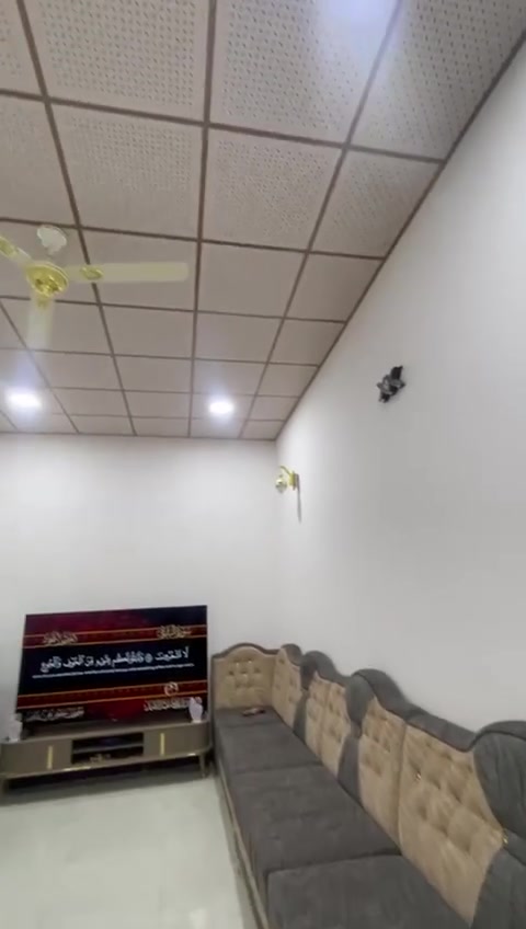 سلام عليكم بيت لبيع منطقه الطاك قرب مركز شرطه الفراهيدي المساحه 100 متر يحتوي على غرفتين وصاله واستقبال بناء حديث السعر 88 بي مجال لشراي الاستفسار الرقم ***********
