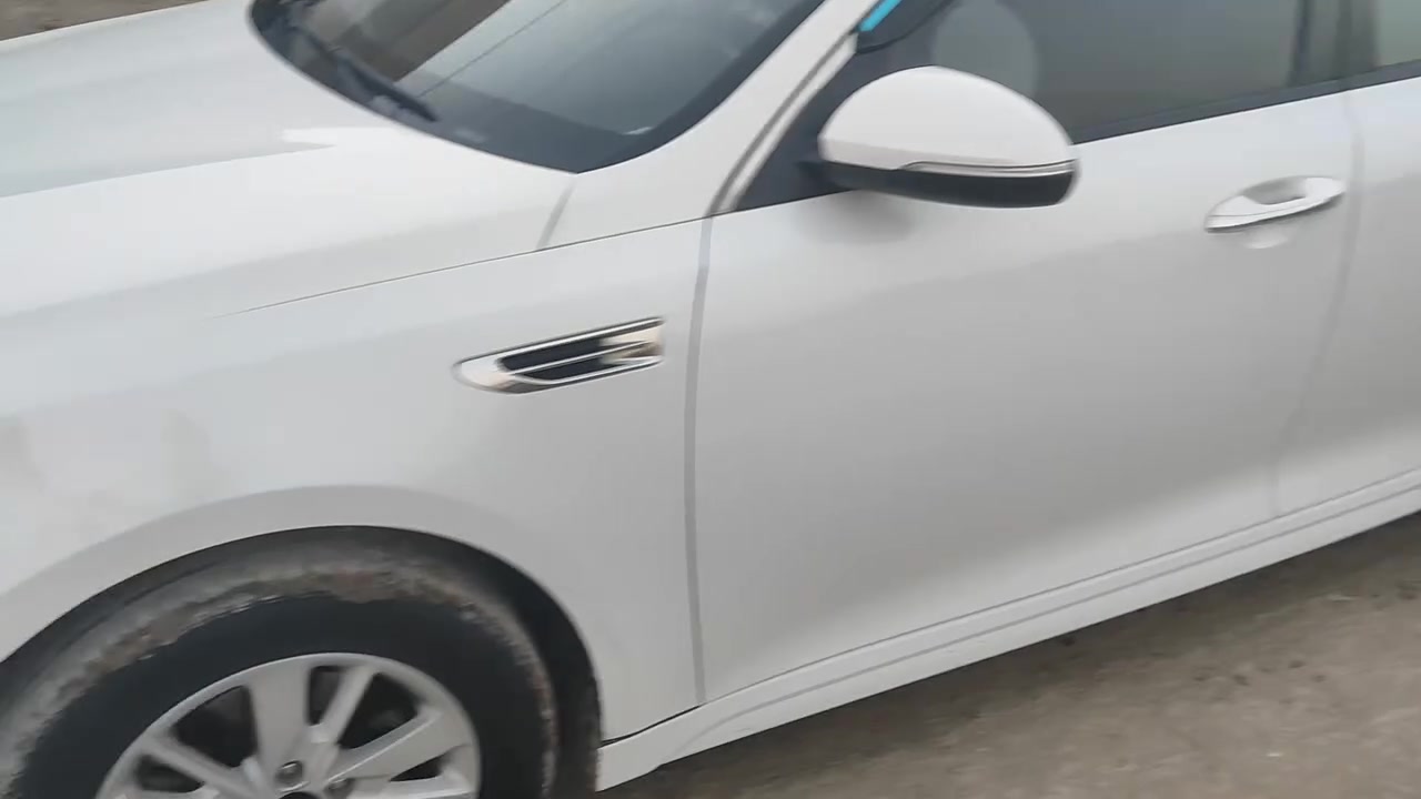 السلام عليكم أوبتما للبيع رقم اربيل دولي موديل 2018 وارد امريكي  سنويه مجدده لل31 مكفولة مكينه وكير وحداديه وتخم تاير كهربائيات شغاله تبريد ثلج كفاله من الضربه بس البنيد بي صبغ الداخل ماكو رقم الموبايل *********** العنوان بابل القاسم ما متواجد على الفيس السعر ..135..
