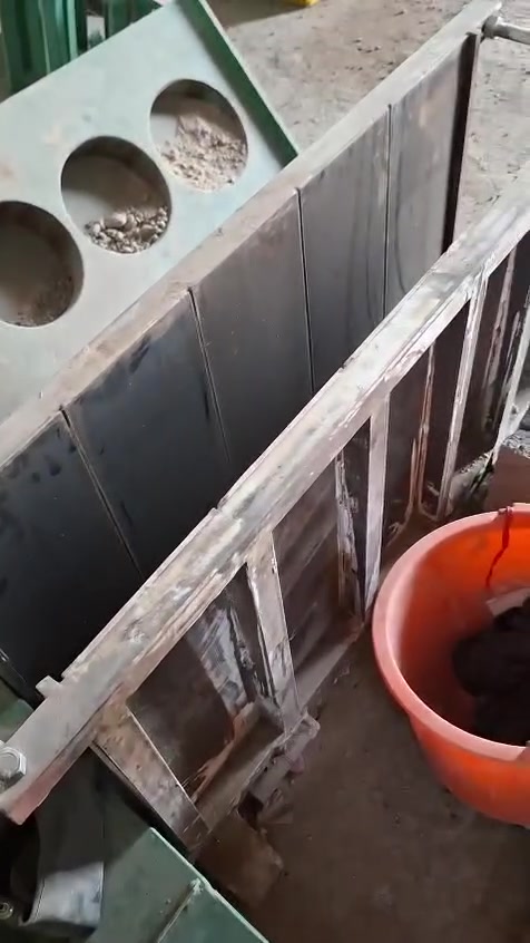 معمل بلوك مقرنص وطابوگ متكامل معى قوالب اكثر من قالب واكثر من انتاج باقي التفاصيل في الفيدوات تواصل على الرقم 
*********** واتساب واتصال
