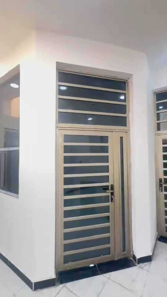 السفحه الاولى طابوا بل الخدمات بيت راقي كله كامل ع اخر شي شغل راقي وحديث وشغل درجه اولى 
شارعه 15 رصيف 3
البيت 100متر الوجه 5نازله 20  الرقم التلفوني  ***********
