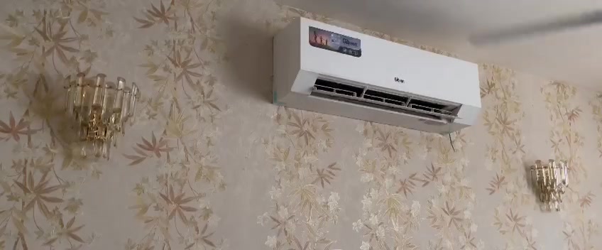 السلام عليكم ثريات مع براكيتات نظيفات للبيع الاستفسار ***********
