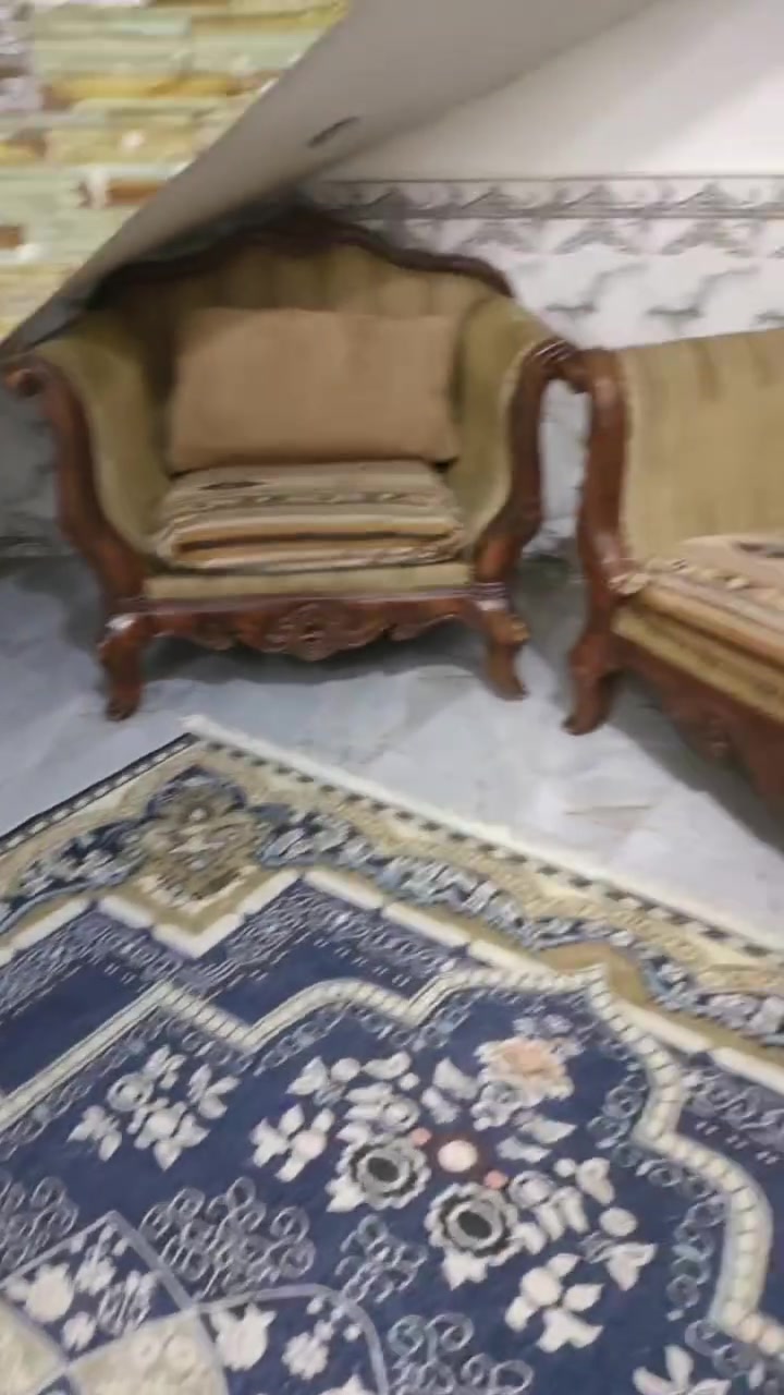 قنفات  خشب ملكي زان مال كويت   السعر 250وبيهن مجال نضاف  ***********
