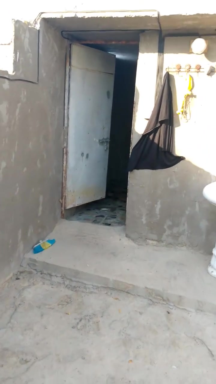 سلام عليكم بيت مساحه 120متر سعر21وبي مجال عنوان شارع ابو علي بجوار حسينيه الهاشم تفاصيل اكثر علا رقم***********
