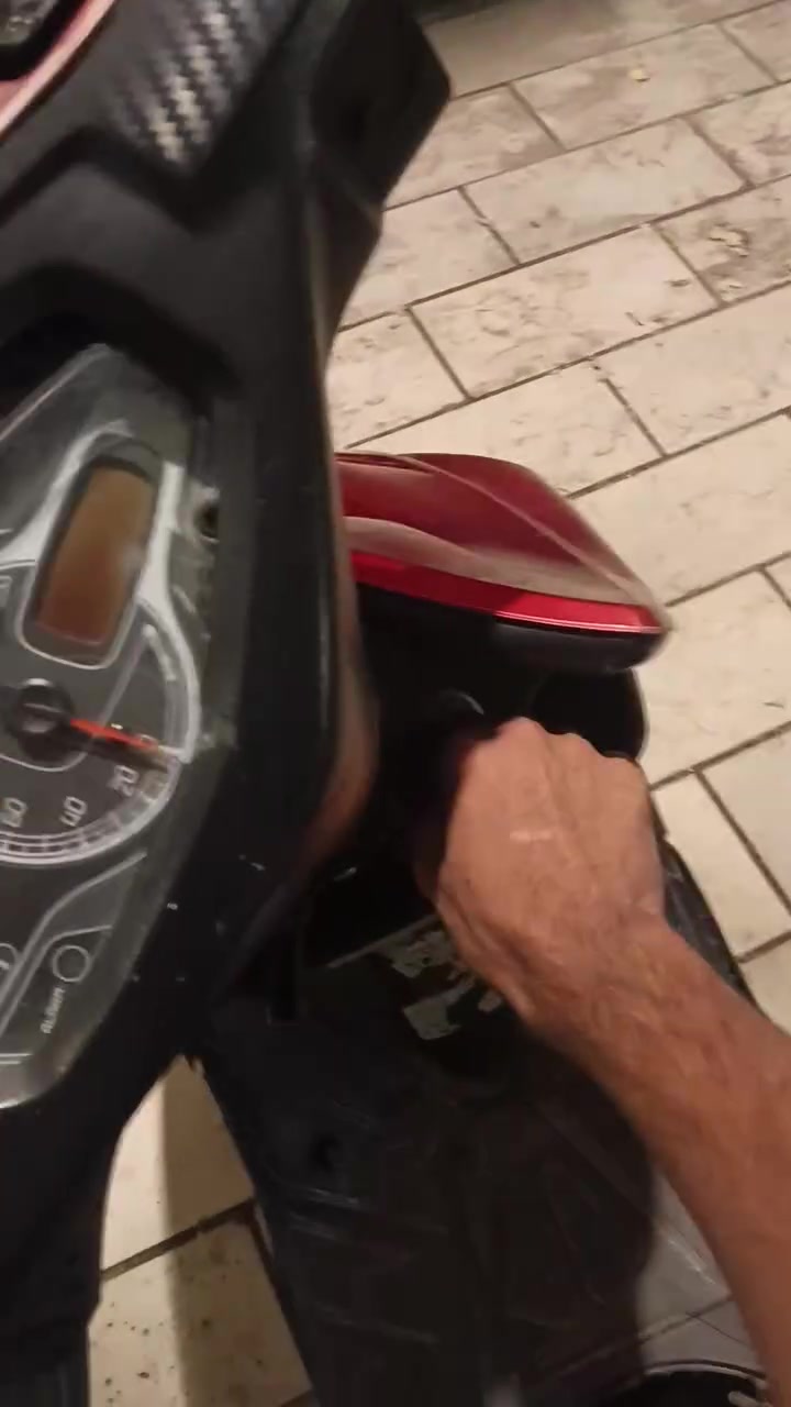 ادرس ياباني نوزل كهربائيات كامله اي نقص مابيها لايت عالي ناصي اشاير يمنه يسره نكره بكل وقت سلف هندر دشبول شغال ماشيه 48 الف مكينه ممفتوحه ابد شوف الفيديو واسمع نقوصاتها 
350 الف وبيها مجال حك الجيه
مكاني بغداد شارع حيفا 
***********
