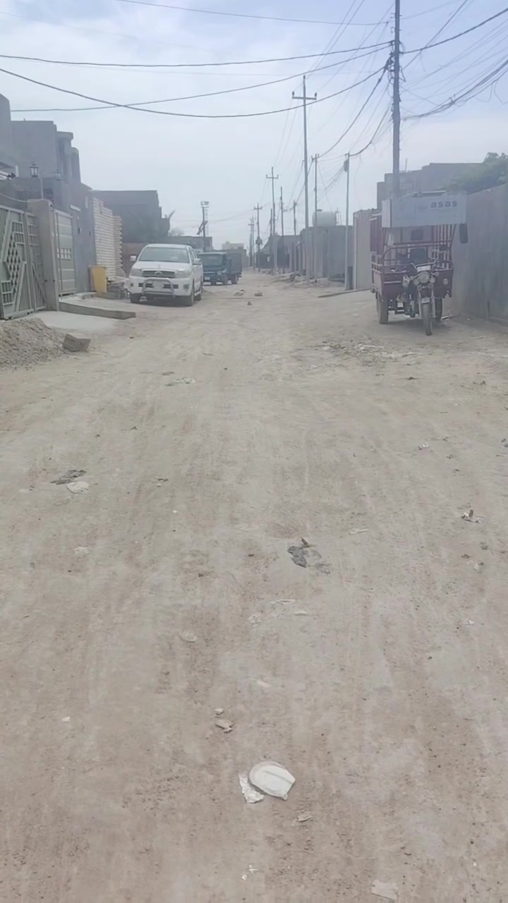 السلام عليكم عيني يوجد قطعه مساحه 175 تبعد عن الحولي دقيقتين يوجد ماء كهرباء قطعه يوجد جعب اي استفسار اتصال على الواتساب او على الماسنجر ***********

