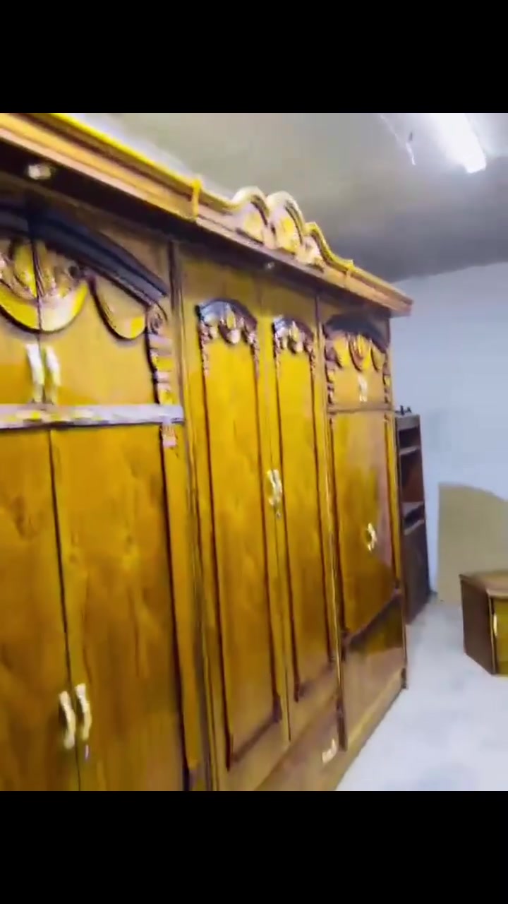 السلام عليكم 

غرفة نجارة عراقي صاج 100% شغل ثكيل 👌🏻 
 استعمال قليل جدآ 🔥 
ضهر جرجوبة إطار داخلي 
 عدد القطع 8 قطع 
شد و نقل مجانآ داخل بغداد 🚛🛠 
محافضات بكروة

السعر : 1.000.000 مليون فقط بيهة مجال 

للمزيد من التفاصيل تواصلو معنا 💬 

أو الاتصال على : *********** 📞
