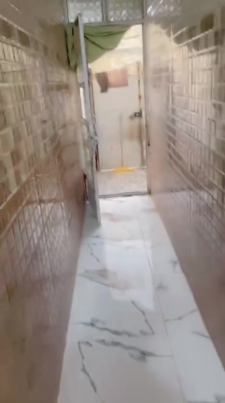 السلام عليكم بيت 100متر طابق واحد كامل يم الضباط الثانية قرب سيد منذر زراعي ورصيف مطريات كامل باقي على تبليط ايام قليه سعر 82,وبي مجال بسيط رقمي ***********
