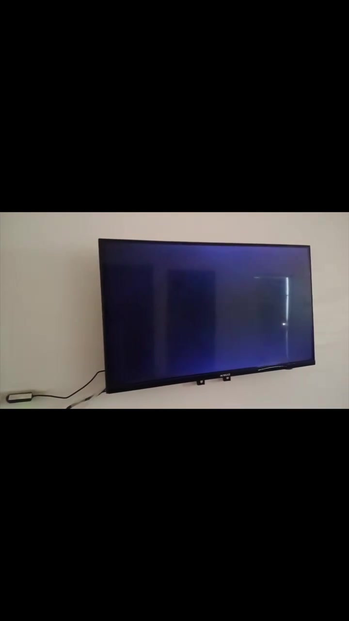 شاشه لبيع نوال اسمهه حجم ٣٢ سعرها  ١٠٠ وبيه مجال مكان شط عرب جزيزه بيهه نت ماداخله مصلح
