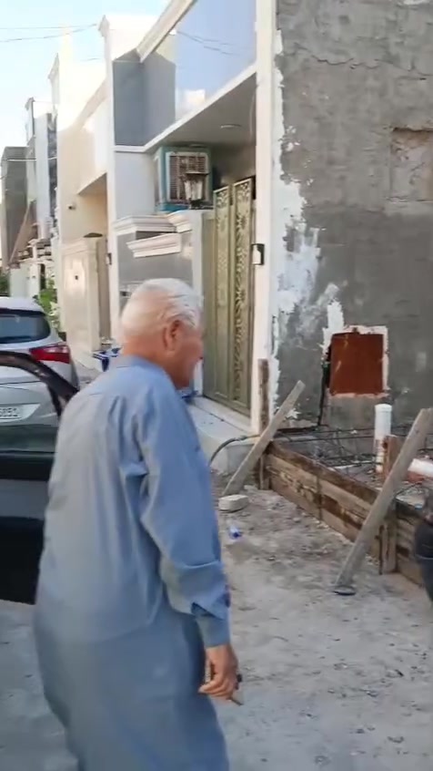قطعة سند 25 المساحة 100م الواجهة 6.25 والنزال 16 مبنية رفت ثاني فرع عن الشارع العام والسوك خدمات كاملة الدورة البوعيثة مجمع السلطان الثالث ب63 وبيه مجال للاستفسار الاتصال ***********
