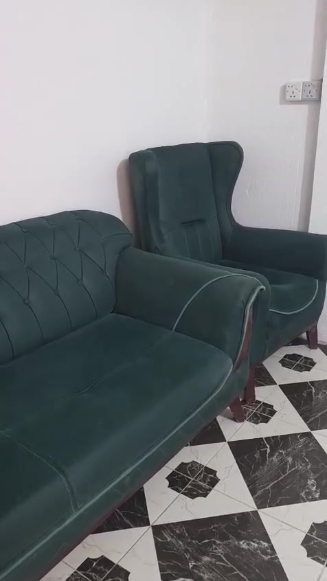 تخم للبيع مستعمل وقماشه شاموي لونه زيتوني طوخ بسعر مناسب مستعجلين ع بيعته
للتواصل ***********

