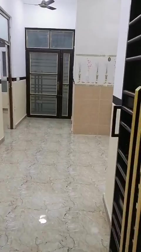 السلام عليكم مبنى تجاري للبيع المساحه 250م كل التفاصيل بالمقطع و اي استفسار الاتصال على رقم 

***********
