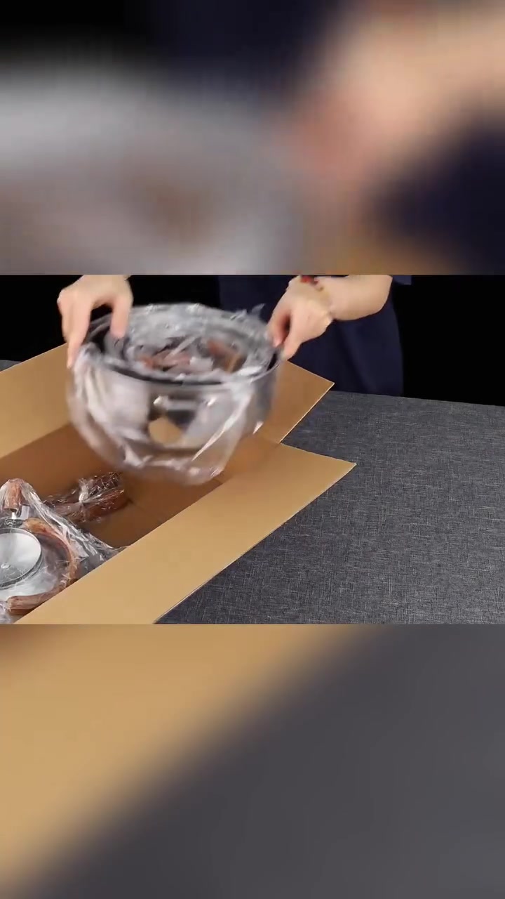 🎁 سيت جدر 6 قطعة – مطبخك صار جاهز بكل الأحجام!
من غلي الماي، طبخ الشوربة، للقلي اليومي… هذا السيت يغطي كل احتياجاتك 👌

مصنوع من ستانلس ستيل قوي، ومعاه أغطية زجاجية شفافة لمراقبة الأكل بسهولة 🍲

المقابض تبقى باردة، والتوزيع الحراري متساوٍ، ويمشي على كل أنواع المواقد 🔥

📏 تفاصيل الأحجام:

- قوري ستانلس ستيل بسعة 3 لتر
- قدر مع غطاء زجاجي – مقاس 18 سم
- قدر مع غطاء زجاجي – مقاس 20 سم
- قدر مع غطاء زجاجي – مقاس 24 سم
- مقلاة عميقة بغطاء زجاجي – مقاس 24 سم
- مقلاة مسطحة بمقبض طويل وغطاء زجاجي – مقاس 16 سم

💡 مثالي للاستخدام اليومي أو كهدية راقية لجهاز العرائس.

✅ تصميم أنيق – متين – سهل التنظيف والتخزين 💯

🧳 أبعاد العلبة: 48 × 25 × 15 سم
سعر شامل التوصيل 25الف 
للاستفسار واتساب فقط ***********
