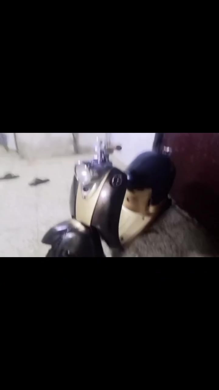 ادراجه كلاسك للبيع دراجه نضيفه شغاله كلشي نقصها بس سلف سعر 200 وبيها مجال للستفسار ***********
