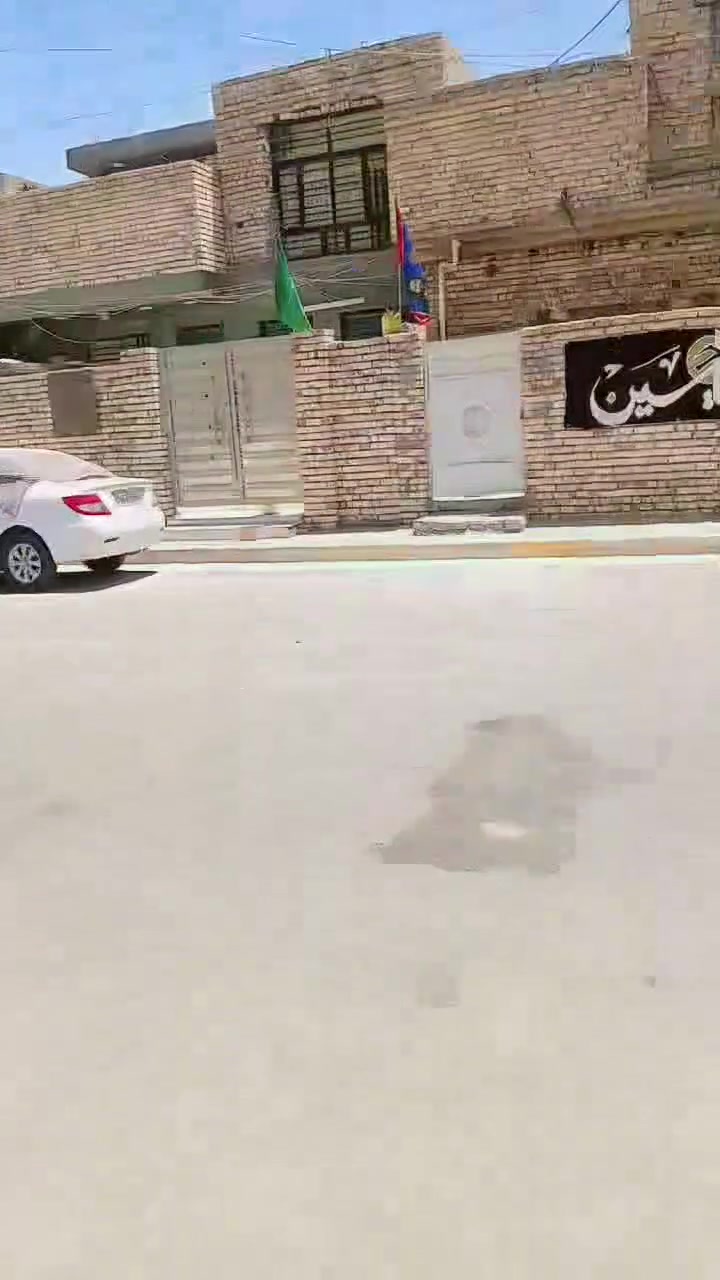 بيت ينحسب قطعه مساحه 💯
موقع الحسينيه شارع الشركه 
سعر 33 قفل قفل 
***********🏠
واتساب
