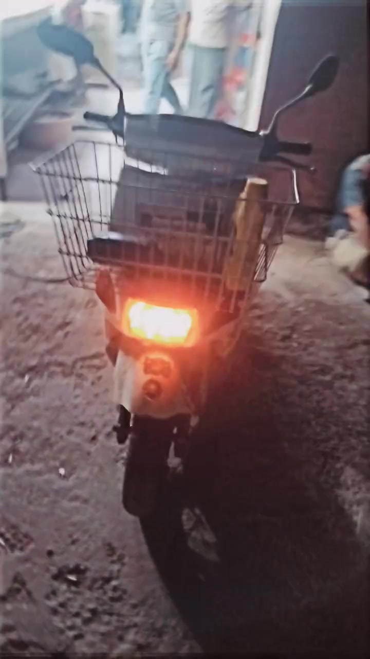 السلام عليكم
دراجه للبيع بيكم ما بيها شي بس بلك السعر 300 بيها مجال شي قليل*********** موجود واتس اب
