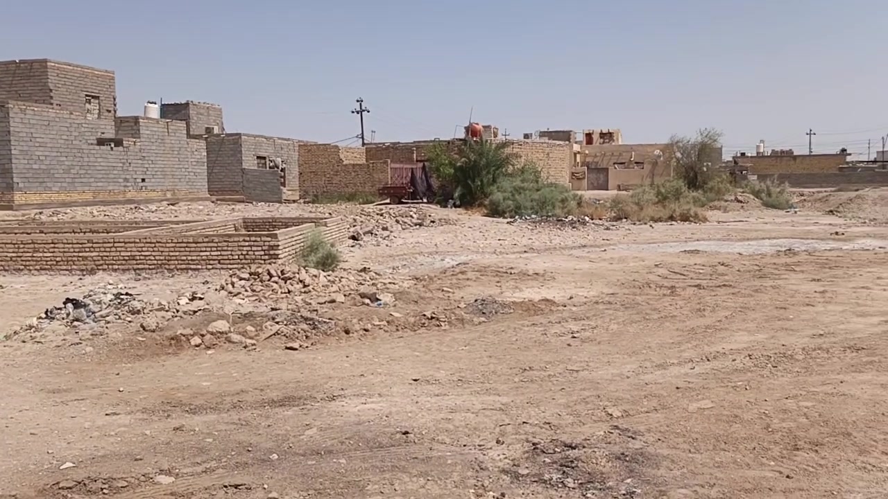 قطعه زراعي مساحه 200 متر قريبه لشارع العام طريق سوق الشيوخ فضليه مقابل مدرسه الإمام لباقر سعر مناسب جدا 4ونص للعلم قريبه لشارع العام ***********
