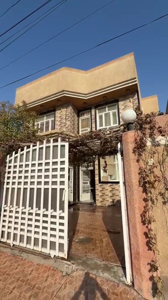 السلام عليكم بيت طابو صرف مساحة ٢٠٠ م واجة ١٠م نزال ٢٠م طابق ارضي يحتوي على صاله و هول و مطبخ و غرفة نوم و مجمع صحيات طابق اول يحتوي على غرفتين نوم و هول و مجمع صحيات العنوان بكرلي شارع ٢٠ للاستفسار الاتصال على الرقم التالي ( يوجد فيه واتساب )

***********
