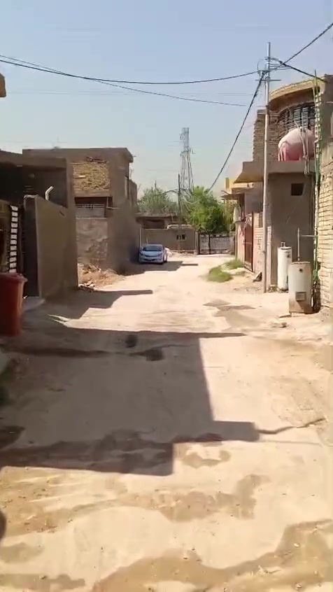 بيت للبيع مساحه 130 صاله استقبال مطبخ منور حمامات داخليه خارجيه غرفه بي مدخلين ع صاله وع مطبخ وجهيه 8 لارضيه بورسلين جدار سيراميك صب مسلح المكان طوؤيج بلبيج الثانيه يبعد عن شارع العام 250 متر 
‏‪***********‬‏
