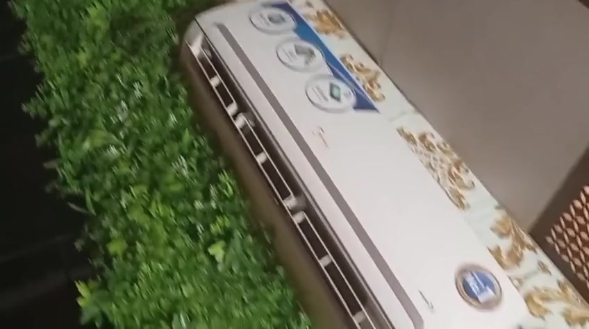 السلام عليكم عندي اثاث بيت كامل للبيع ثلاجه كبيره طباخ جديد بعده كوانتر مترين تخم قنفات جلد جديد ميز تفزيون مع لازمه حجم 43 مع تحفيات مع غرفه نوم 6قطع  مع كنتور طفل بابين  ومبرده كبيره وسبلت جديد امبيرتر طن  حجم كبير قبل شهرين اخذته مع ميز طعام نواعم وياهن مع طبلات  عدد 4  مع ورود عنواني لكراده بنضال كل. هذن بسعر مليون ونص وكلهت جدد ضرر مابيهن ابد وكلهن جديدات  مع بردات ولحفان جربايه مع فروري ***********وتس فقط
