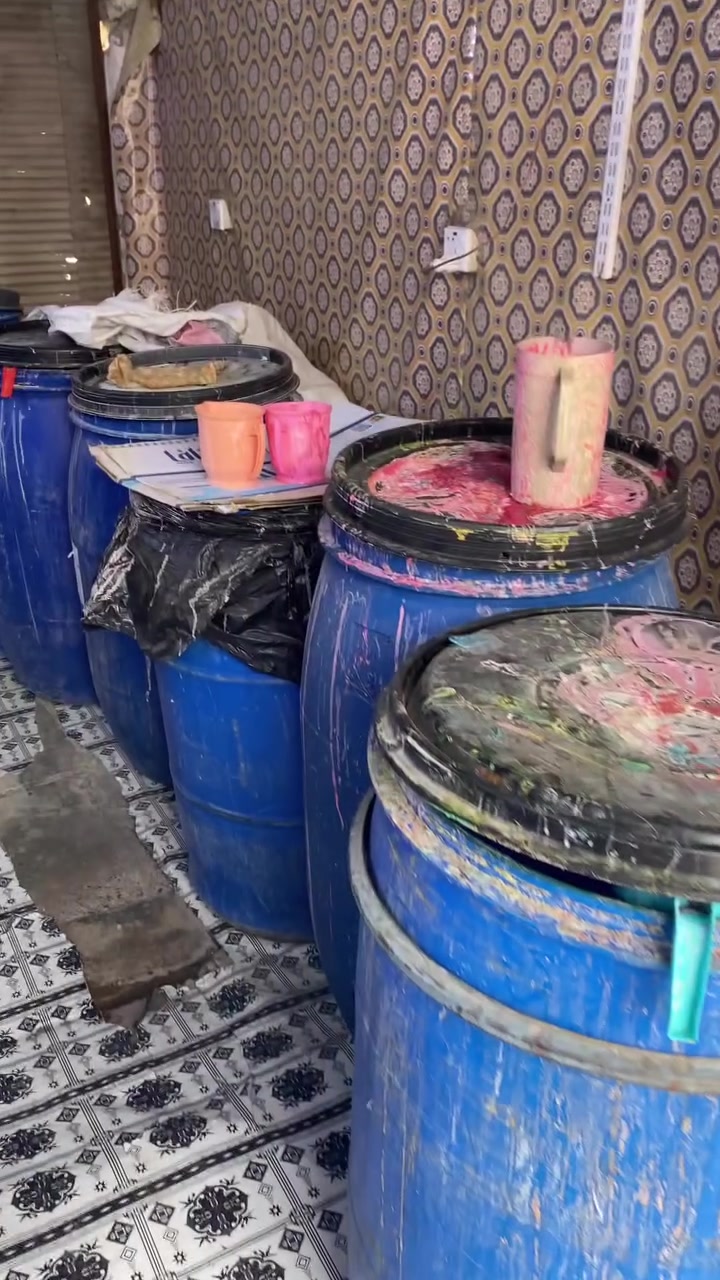 يوجد براميل زاهي فارغة 
عدد 9 براميل سعة 220 لتر 
للبيع اثنان منهم فيهم منتوج زاهي الاوان 
وزاهي سوادات تريدهن بمنتوجهن او فارغات 
لاستفسار ***********
بغداد مدينة الصدر

