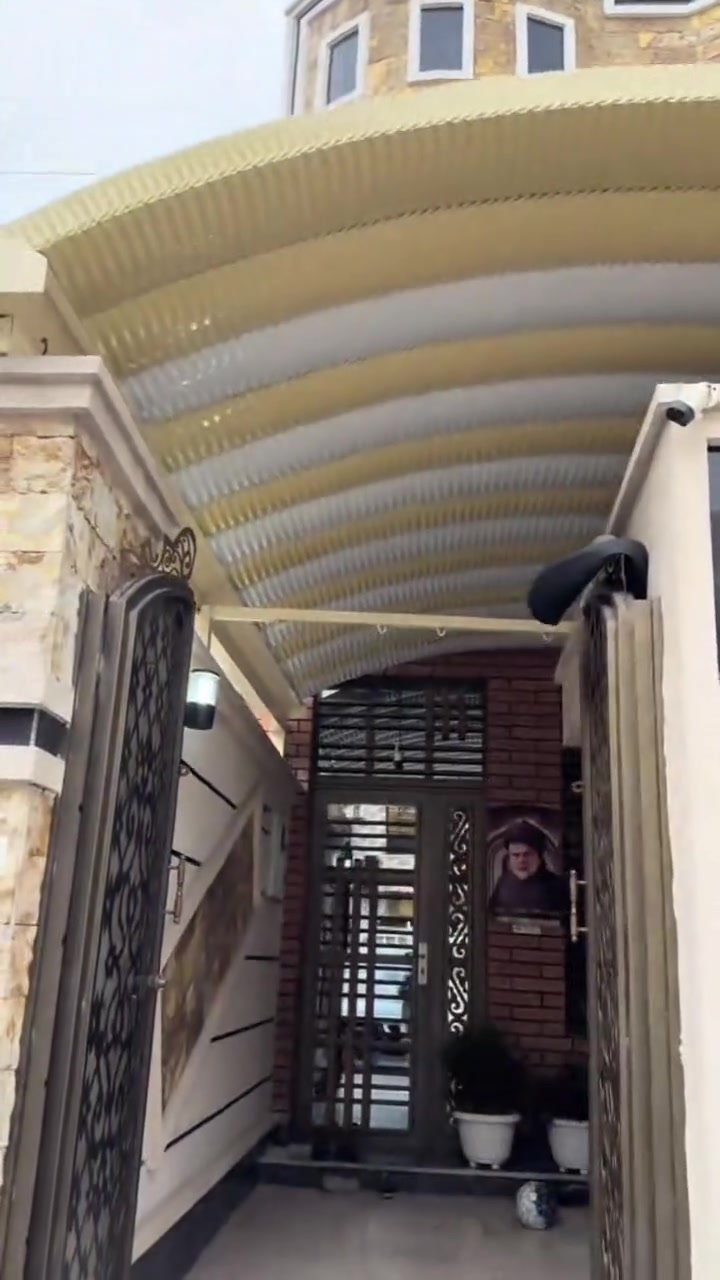 السلام عليكم حداده متنقله جميع انواع الحداده جملونات سقايف كيسبان سندويج جينكو بيبان شبابيك مستعدولن لجميع انواع الحداده بأنسب الاسعار مع ضمان ب العمل للستفسار ***********

