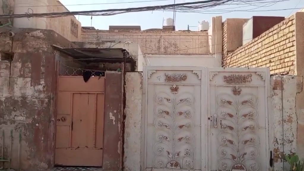 دار للبيع في منطقة الحاوي  ( حي الربيع ) موقع مميز قرب بوابة الجامعة المساحة 200 م يقع على ساحة يحتوي على مشتمل
للاستفسار الاتصال على الرقم ***********
