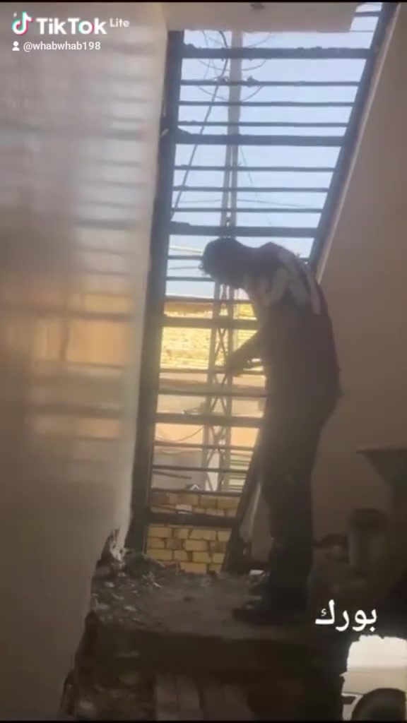 خلفه لكافه أعمال البناء واللبخ والسيراميك والبورسلين والمرمر وكافه الأعمال 
***********
وهذا جزء من شغلنه 👇🏻

نص مكتوب في الصور:
- خلفة لبخ - البصرة شغل درجة أولى ومضبوط 100% خدماتنا المميزة: لبخ بورك درجة أولى لبخ مساطر شغل هندسي لبخ سيراميك شغل مضبوط ومسطرة وميزان التزام بالعمل والوقت كادر متوفر وملتزم أسعار مناسبة ضمان 20 سنة البصرة - العراق - نخدم جميع مناطق البصرة للحجز والاستفسار اتصل الآن *********** احترافية | التزام | جودة