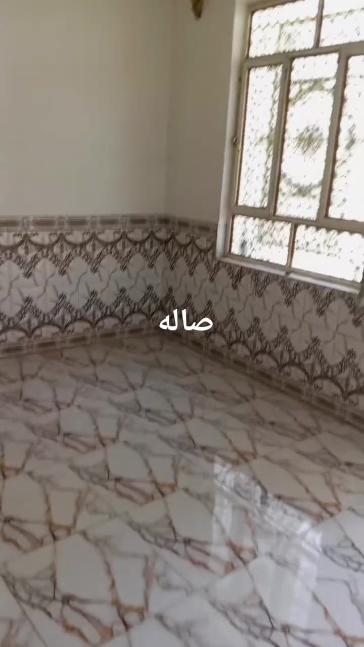 سلام عليكم بيت للبيع كوت نواب ضباط قرب مدرسة القلم بيت مساحة 250 متر بناء حديث طابوك زراعي مسجل ضمن البلدية 
استقبال 
صاله 
مطبخ 
غرف اثنين 
صحيات خارجية 
السعر 35
رقم موبايل ***********
