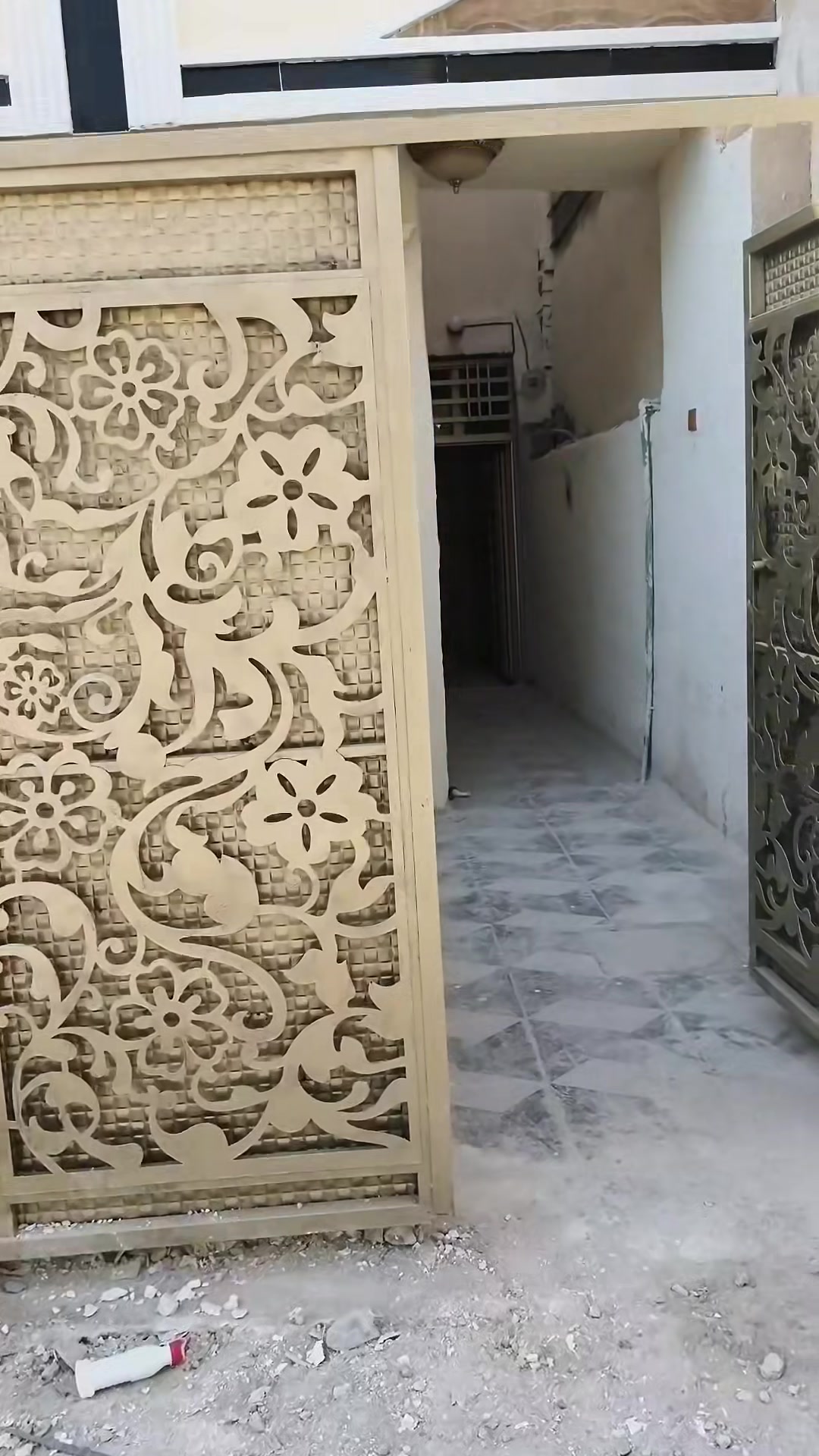 اللهم صل على محمد وال محمد
بيت 50 متر طابقين جديد زراعي سند 25
الطابق الاول يحتوي استقبال ومطبخ وحمامات داخلي وخارجي
الطابق الثاني يحتوي عى غرفة وصالة
الخدمات مي مجاري وكهرباء 
السعر 57 وقابل للتفاوض
العنوان الزعفرانية نهاية شارع الكهرباء زراعي دور الشرطة
للاستفسار:***********
