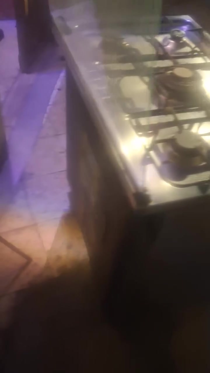 طباخ للبيع***********
