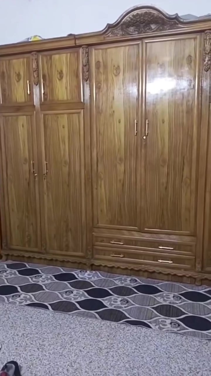 ابو 6 ابواب نجارة صار شهر من مفصله 800 رايد سعره 500 قفل كنتور صاج
***********
