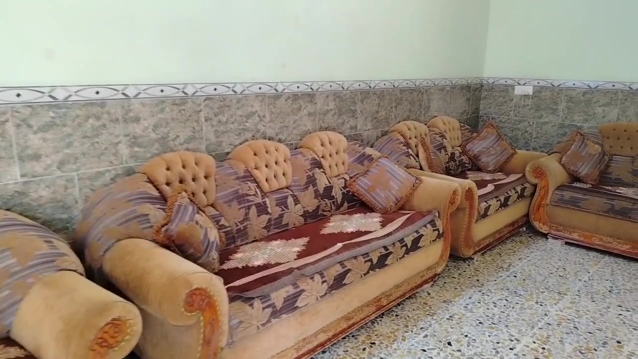 ظخم للبيع نظافة فول بالواقع افضل من التصوير خمس قطع السعر 300 وبيه مجال العنوان موصل الايمن
***********
