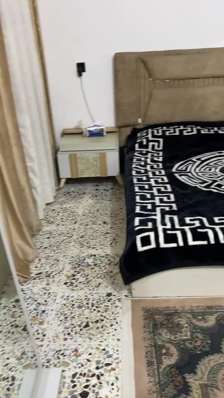 غرفه للبيع تركيه النوع الثقيل مو الطكطوكي الي يحب يتواصل عالواتساب 
***********
موجوده بوب الشام 550الف
