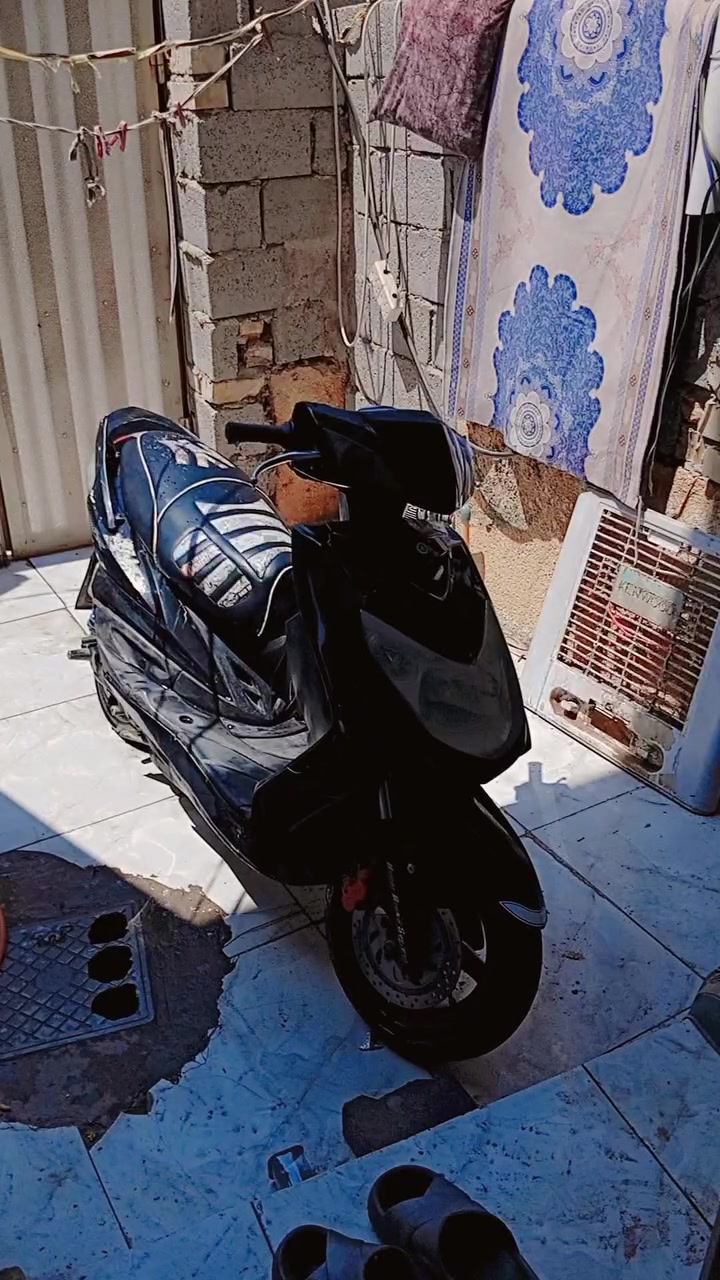 سلام عليكم مرخصت المدير الكروب سكنس فحل ياباني نوزل مكينه مامفتوحه بيها شلعه دراجه حلوه كفراتها بلاديه عوزها صالنصه فقط اوراقها موجوده مكاني بغداد الشعب هاذا رقمي ***********

