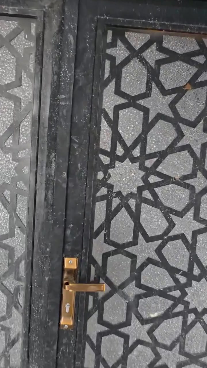 يتوفر دار 100 متر مربع للإيحار بحي النداء على الشارع العام مقابل دوميز ثلاث غرف نوم وصالة ومطبخ بنفس الوقت وصحيات بدل الإيجار 250 ألف عقارات ابو وحيد ***********
