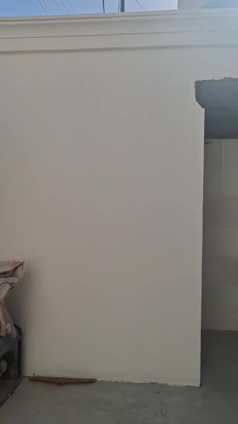 السلام عليكم ورحمة الله وبركاته مجتمل للبيع حي السكك شارع شيخ صاحب المساحه ١٤٦ متكون من٤غرف نوم الطابق الثاني بعده موكامل السعر ١٣٠ مليون وبي مجال للشراي للأستفسار ***********
