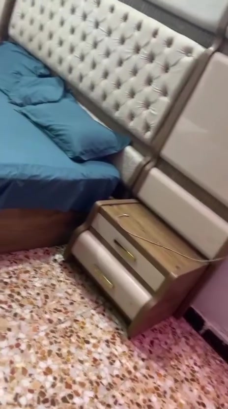 غرفة نوم صاج تركي اصلي 8 قطع كبار للبيع
غرفة نضيفة ماعوزها شي فقط سكك 4 مال مجرات 
مكاني كوت حي الجامعة 
رقمي ***********
السعر 1.100.000 وبيها مجال
