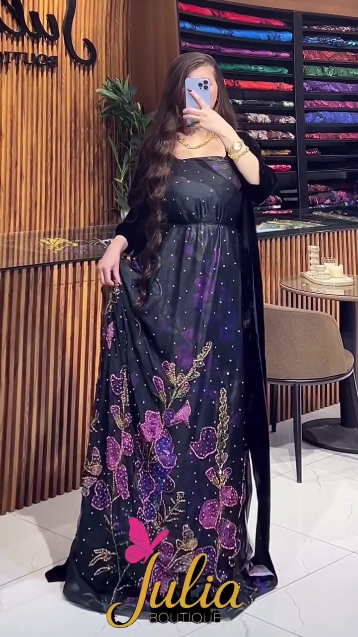 #kurdistan🇹🇯️ #

نص مكتوب في الصور:
- Julia BOUTIQUE