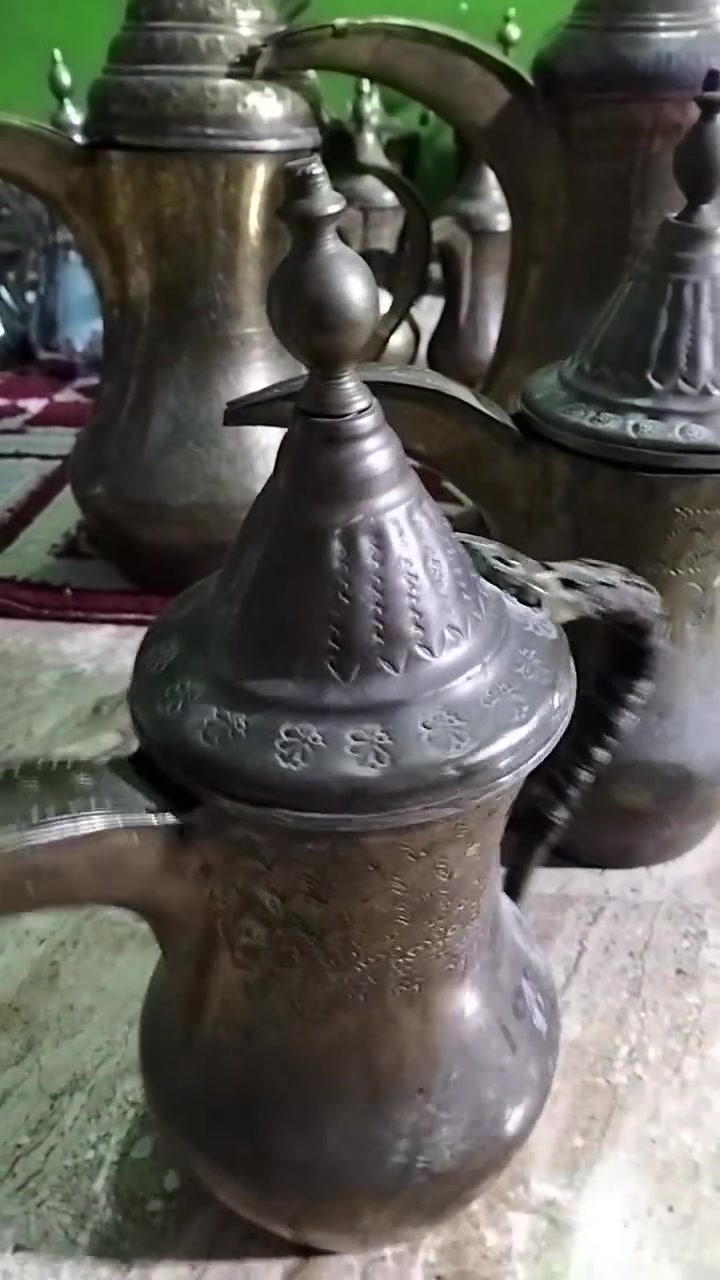 السلام عليكم دلال 2 قديمة حمصيات سعر 160 الف توصيل موجود عنوان بغداد مدينة الصدر ***********
