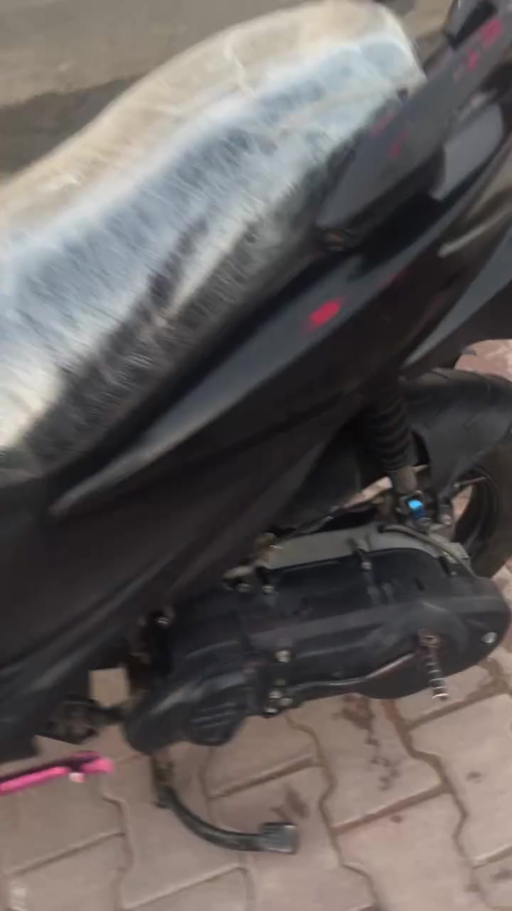 للبيع  هادرس سعر ٣٠٠  دراجه ناعمه  سرعتها ١٤٠
*********** ستعمالها  قليل فقط للتعاليل   نضفتها ٨٠
