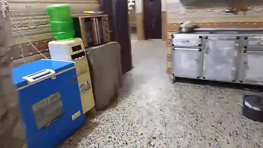 سلام عليكم البيت البيع مساحة ١٠٠متروجهه البيت ٧لاربع طابق ونص جوه غرفة صاله مطبخ حار بارد ستقبال تخاريج داخل وخارج البيت جاهز طابق ثاني غرفة وصالة عوزهن بياض ورضيه عماريه طابق ثاني لاساس صب وسقف صب طابق ثاني عكاده لاتصال على رقم *********** موقع شارع مطار قديم
