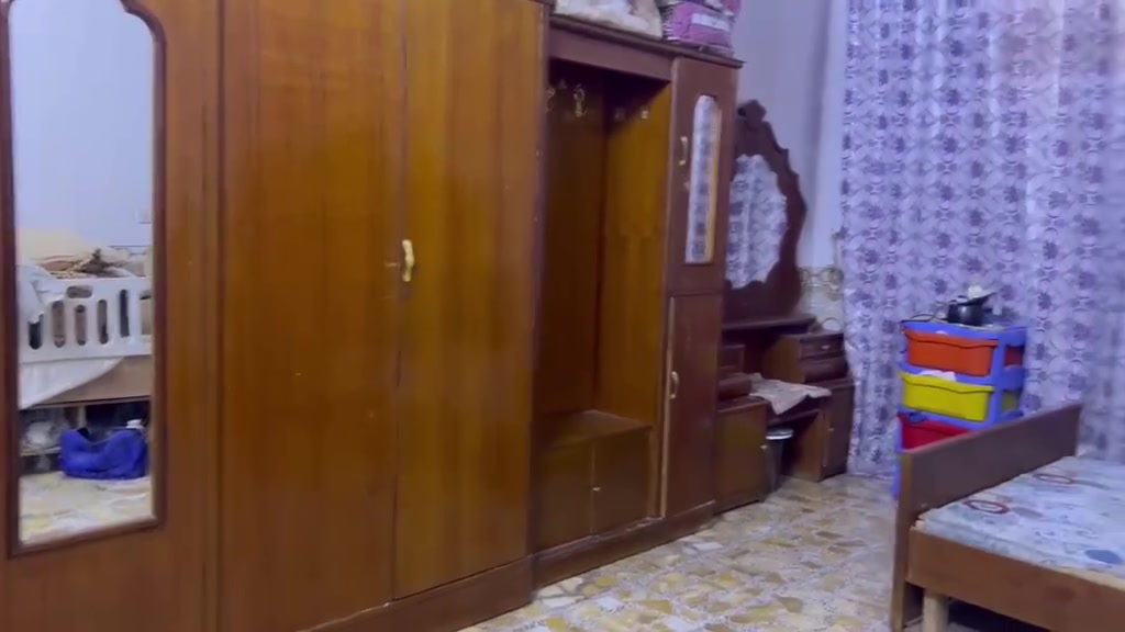 السلام عليكم غرفة أخشاب  صاج خمسه أبواب مع زاويه ملابس مع ميز مرايه مع جرباينضافه ٧٠ بلمية للبيع السعر ٤٥٠ لاتصال بلرقم***********
