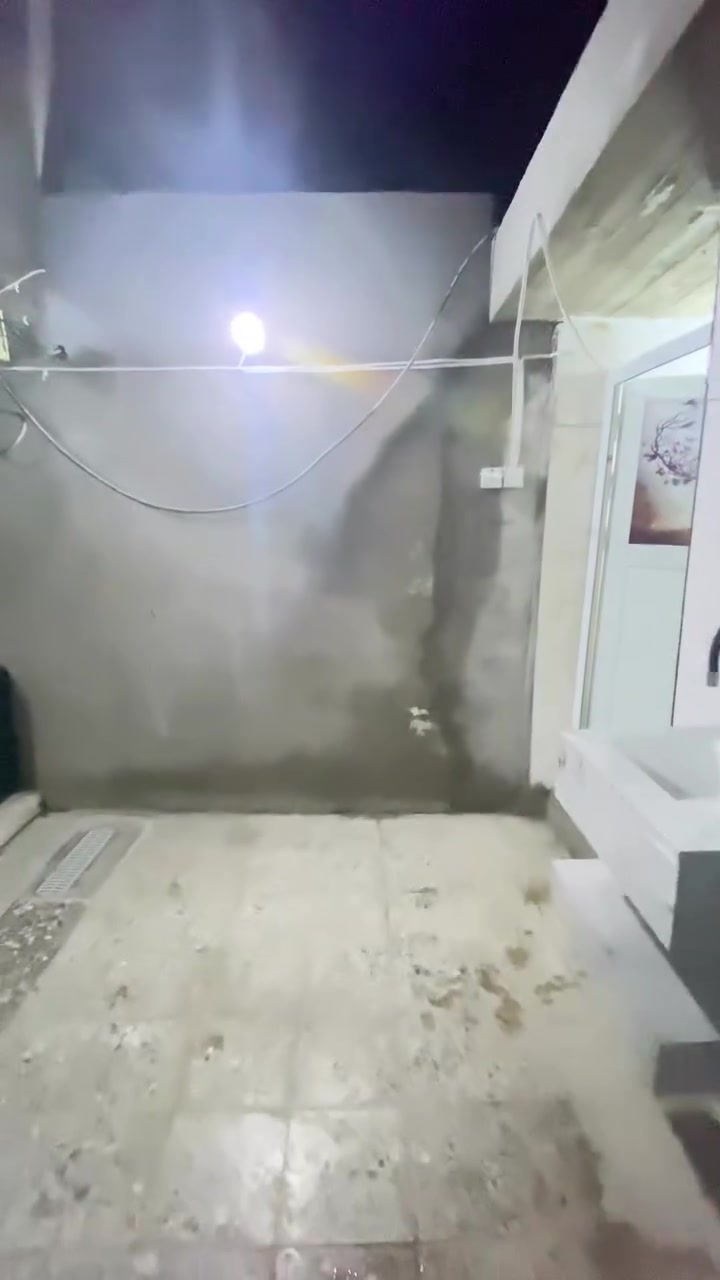 السلام عليكم ورحمة الله وبركاته بيت للبيع ١٠٠ متر ركن الفرع الاول مجمع فدك ٣طوابق  ٤ غرف نوم واستقبال وصالة ومطبخ ٣حمامات وكراج لتواصل ***********
